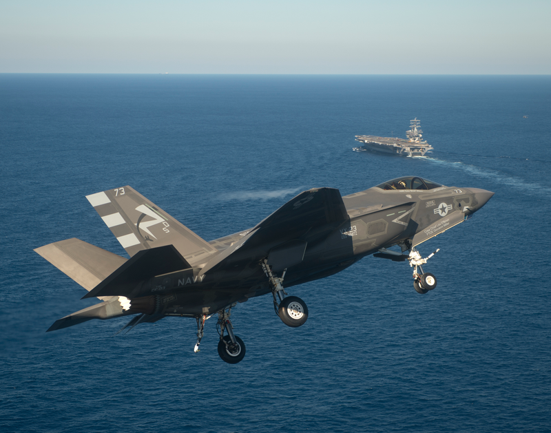 Illustration for article titled Espectaculares imágenes del F-35C en pruebas sobre un portaaviones